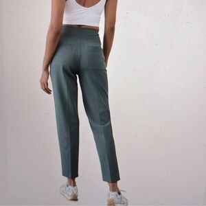 Athleta Endless High Rise Pants in Eden Size 6. Excellent condition.